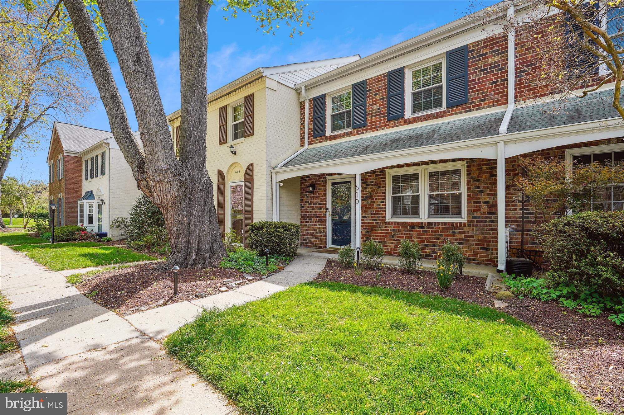 610 AZALEA DRIVE 1