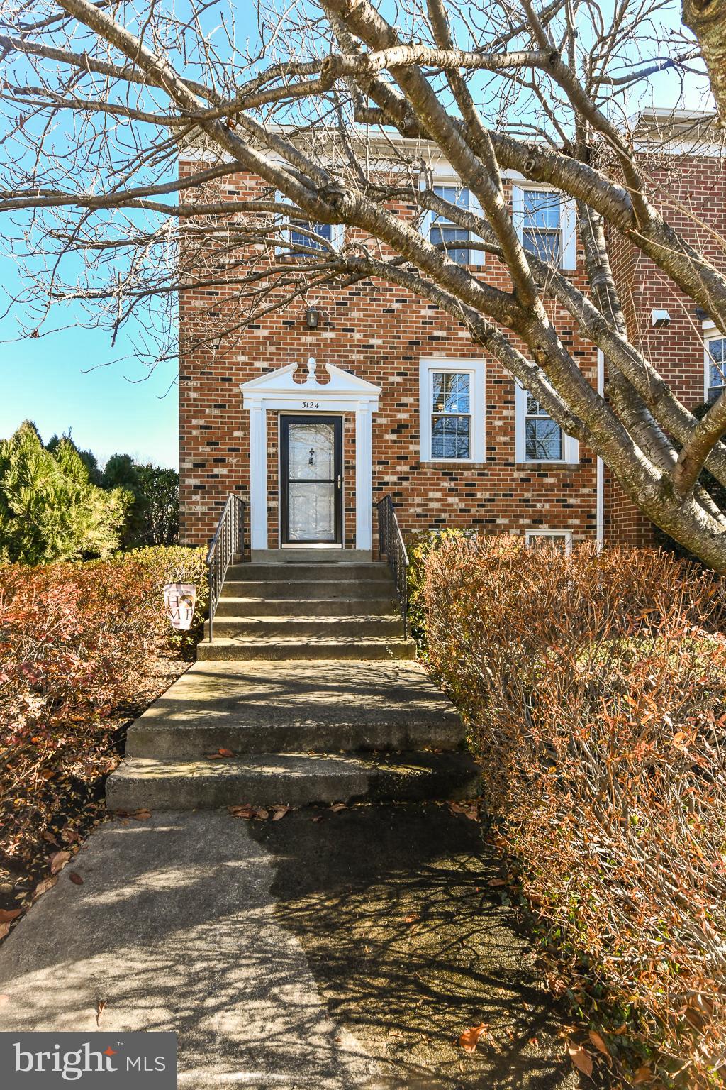 OAKTON VILLAGE - Residential Lease