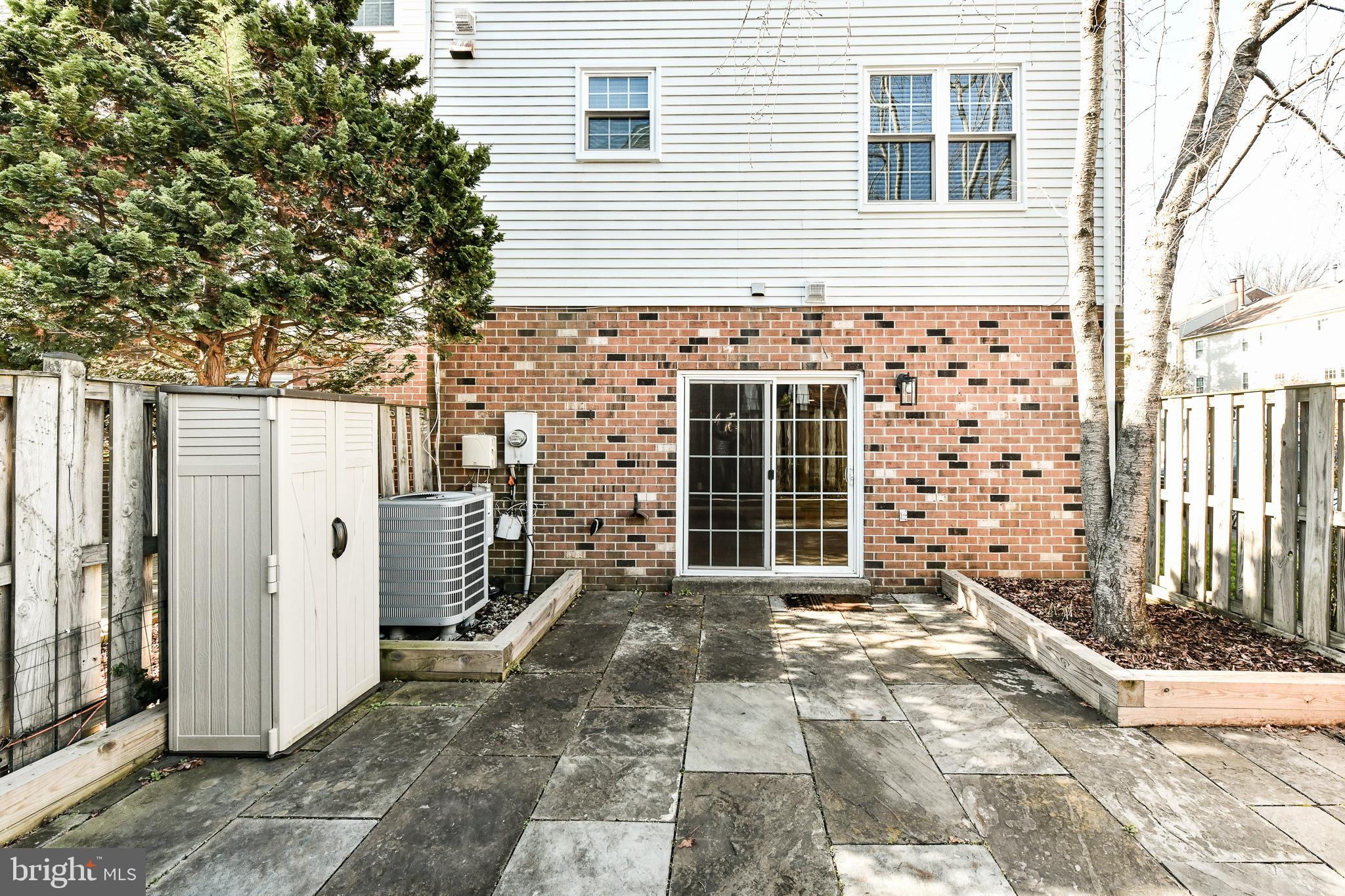 OAKTON VILLAGE - Residential Lease