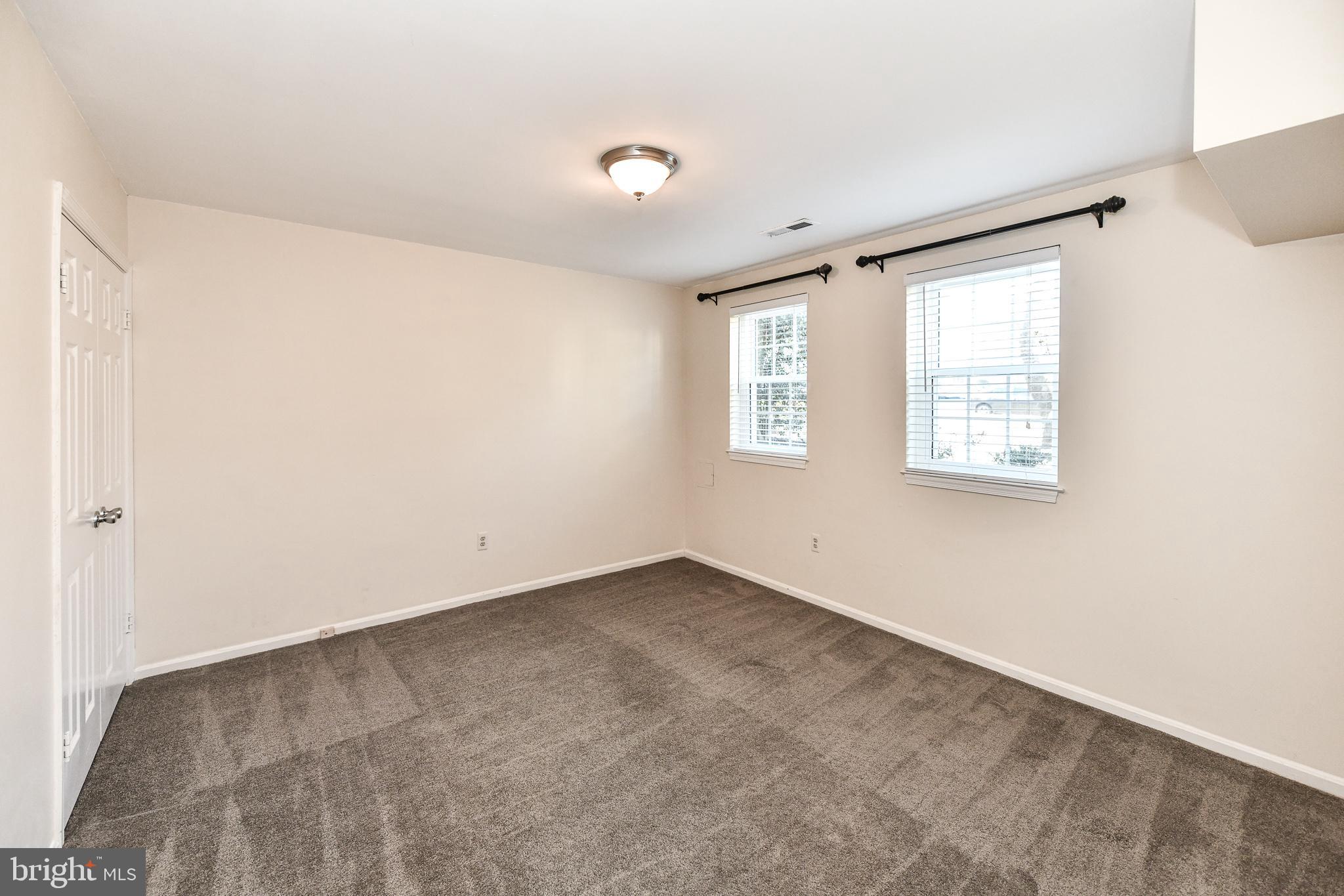 OAKTON VILLAGE - Residential Lease