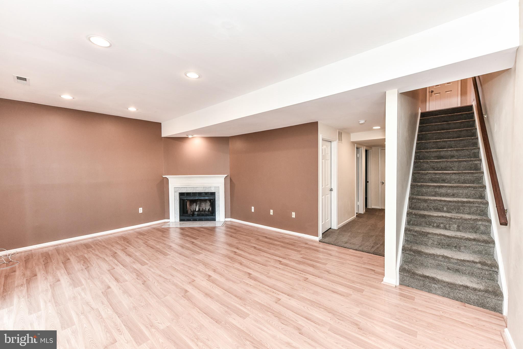 OAKTON VILLAGE - Residential Lease