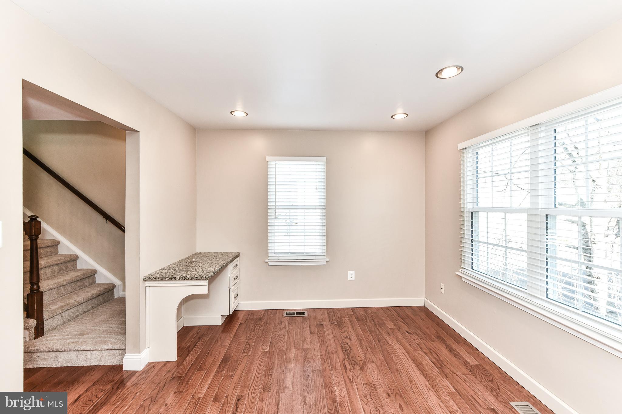 OAKTON VILLAGE - Residential Lease