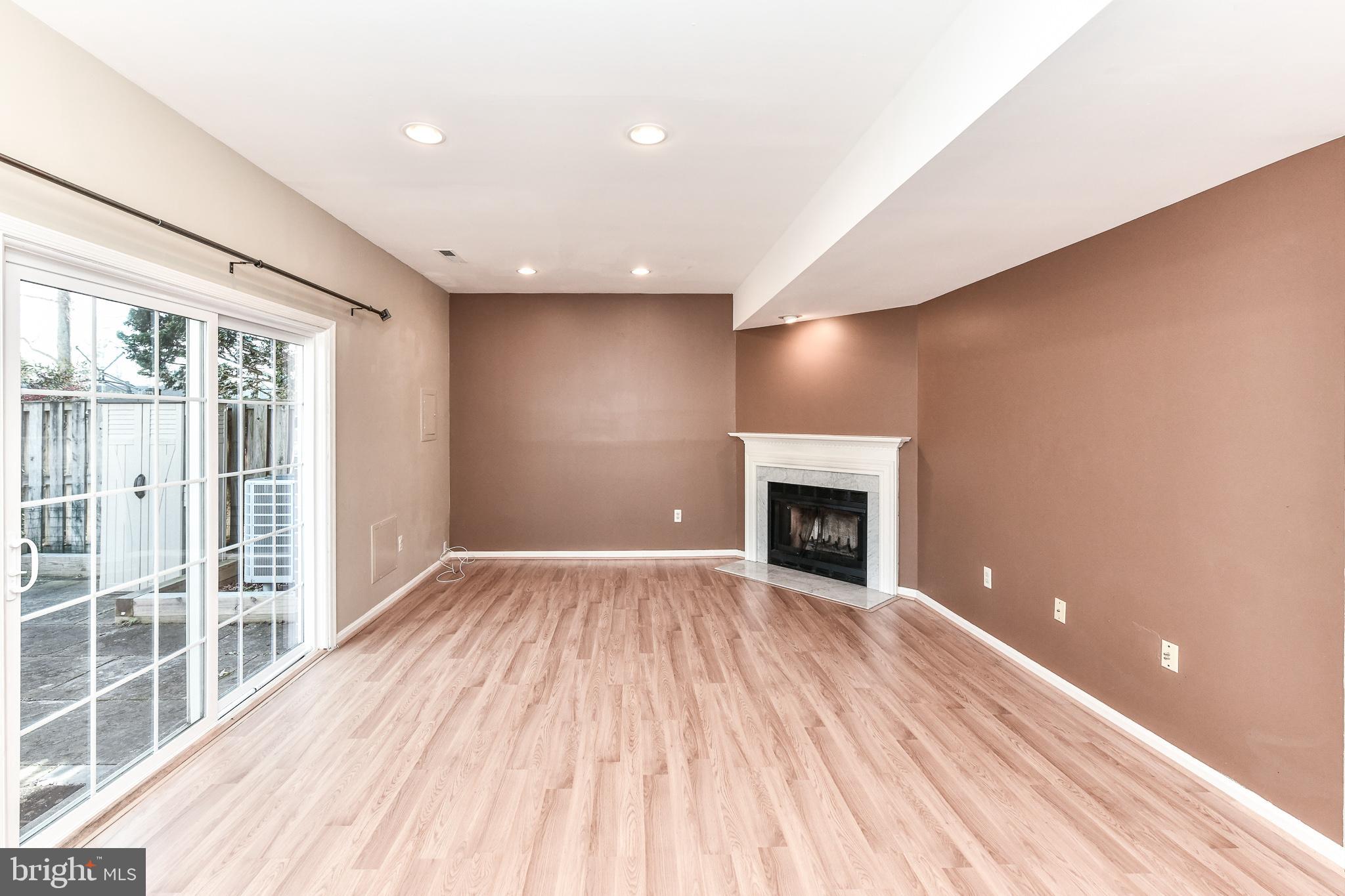 OAKTON VILLAGE - Residential Lease