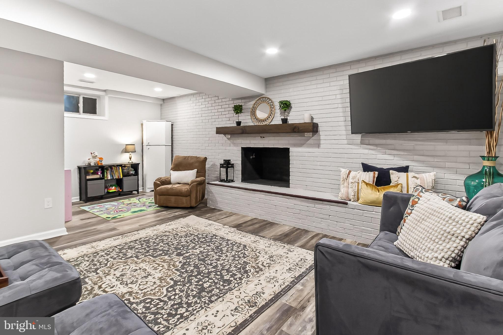 FAIRWOOD ACRES - Residential