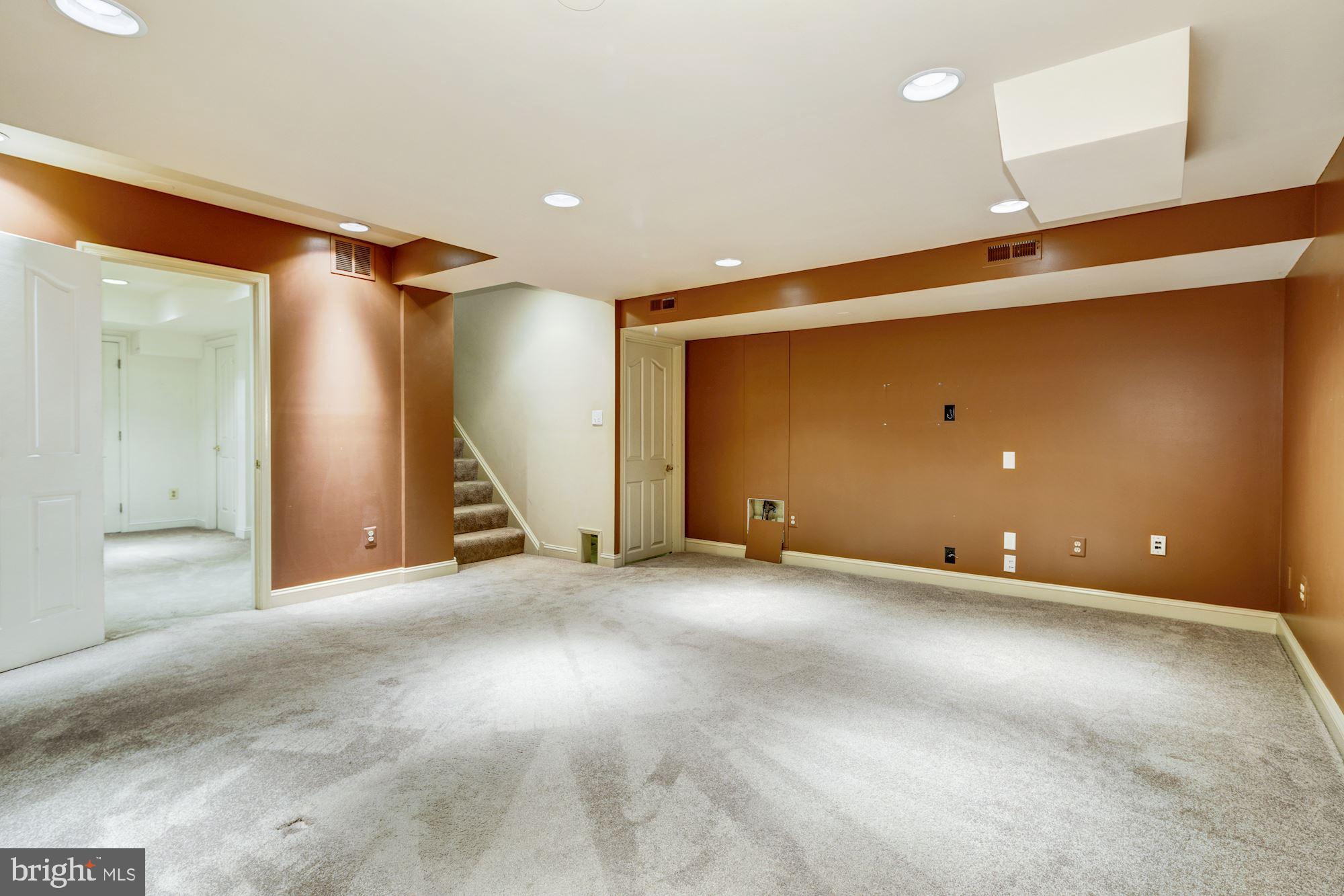 VILLAGE OF OAKLAND MILLS - Residential