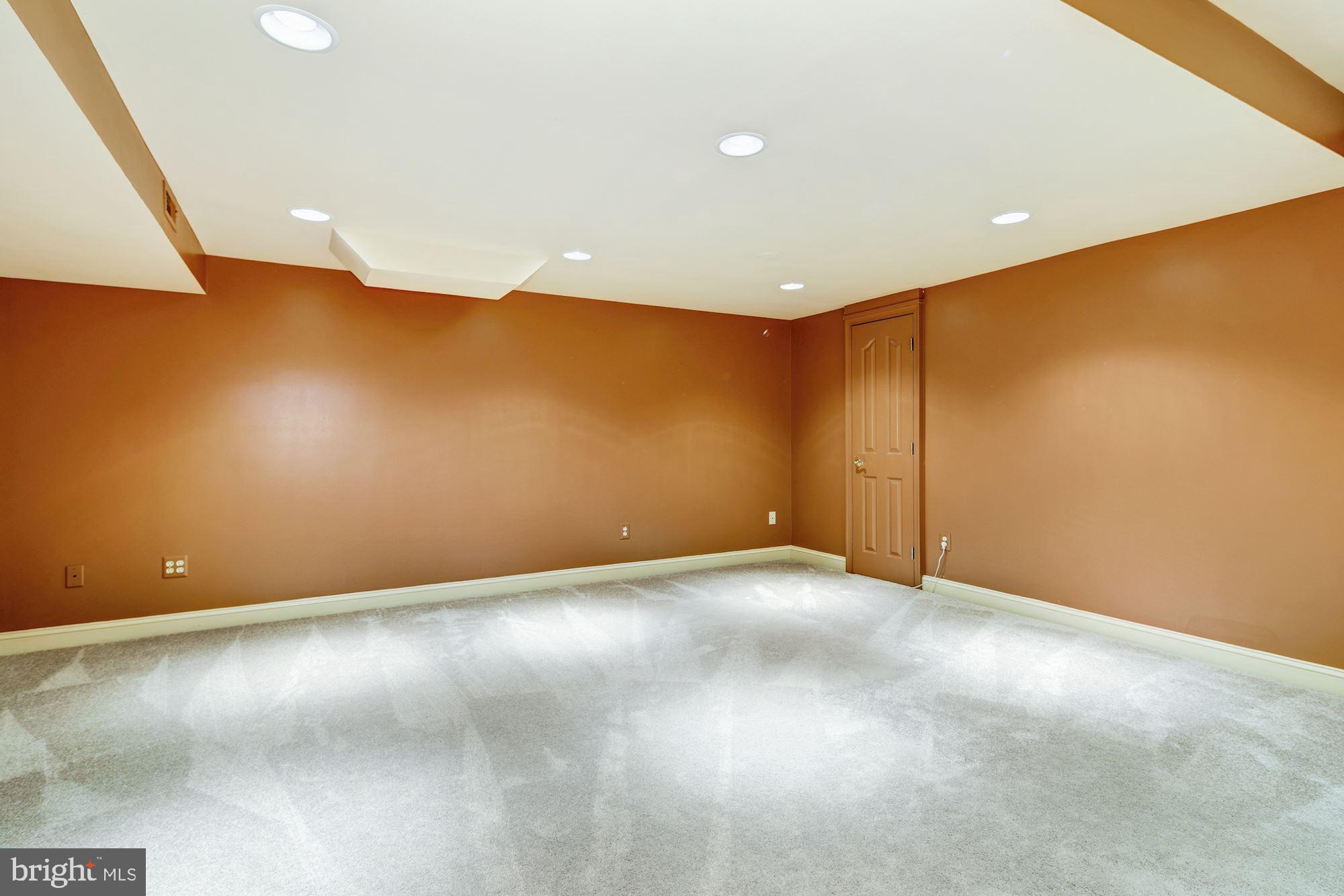 VILLAGE OF OAKLAND MILLS - Residential