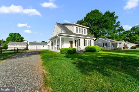819 Essex Street, Tappahannock, VA MLS: VAES2000874