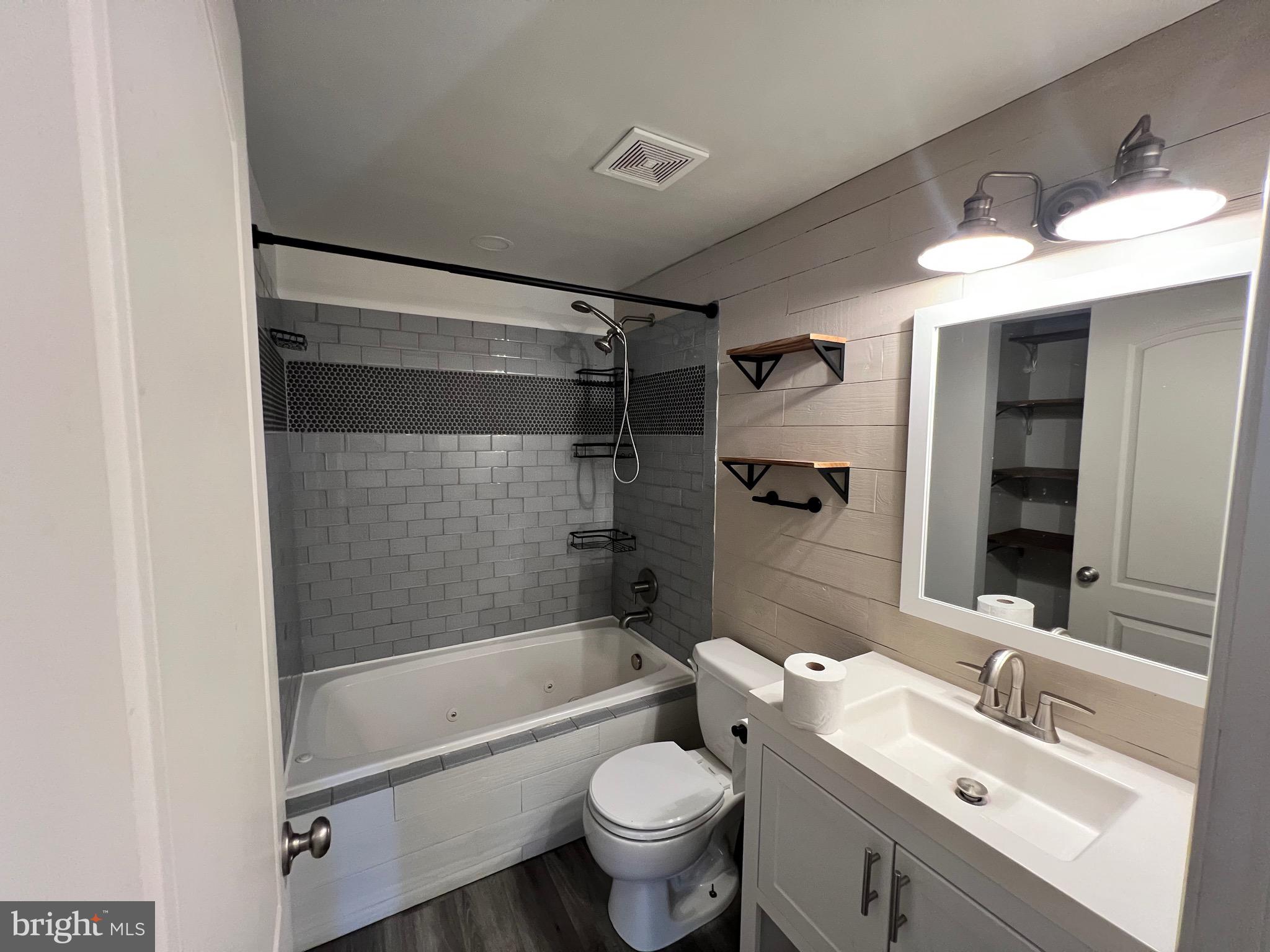 CHESAPEAKE COVE ESTATES - Residential Lease