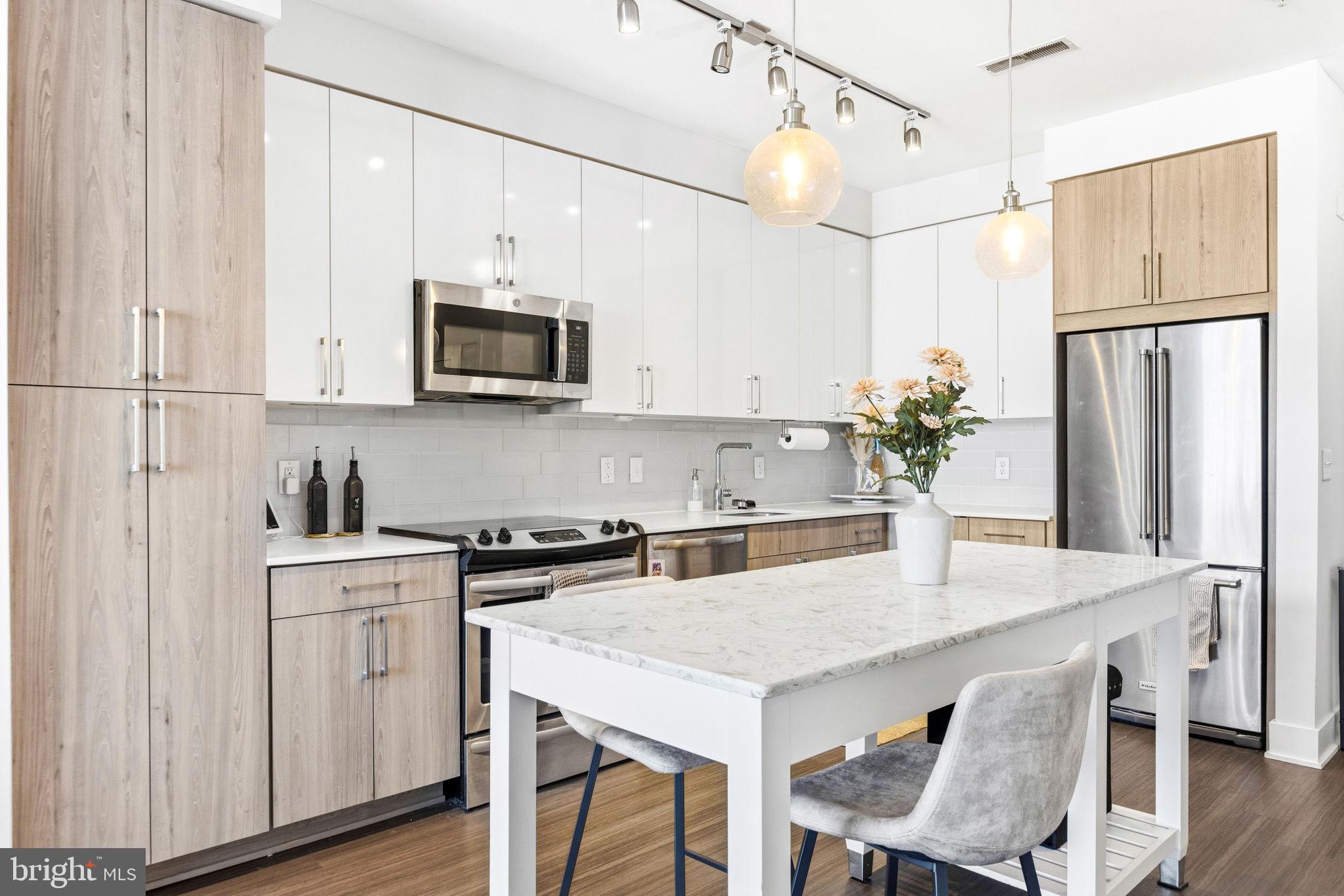 145 RIVERHAVEN DRIVE 557