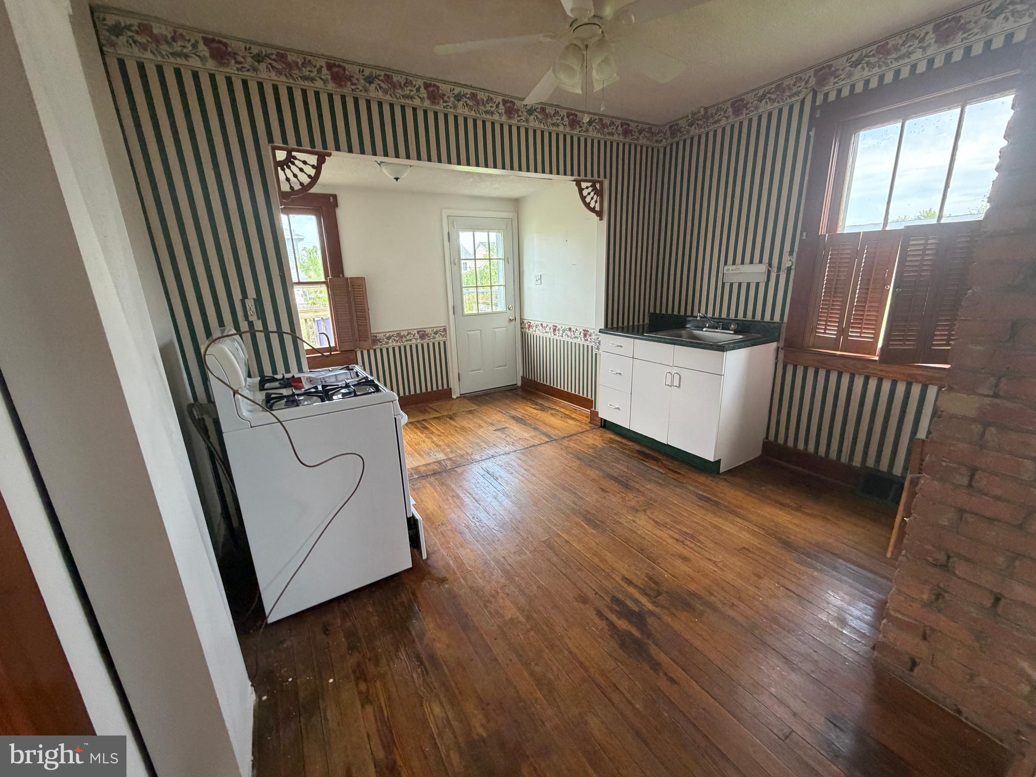 ARUNDEL GARDENS - Residential