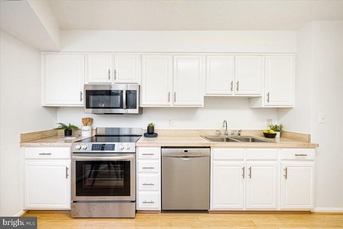 LEISURE WORLD - Residential