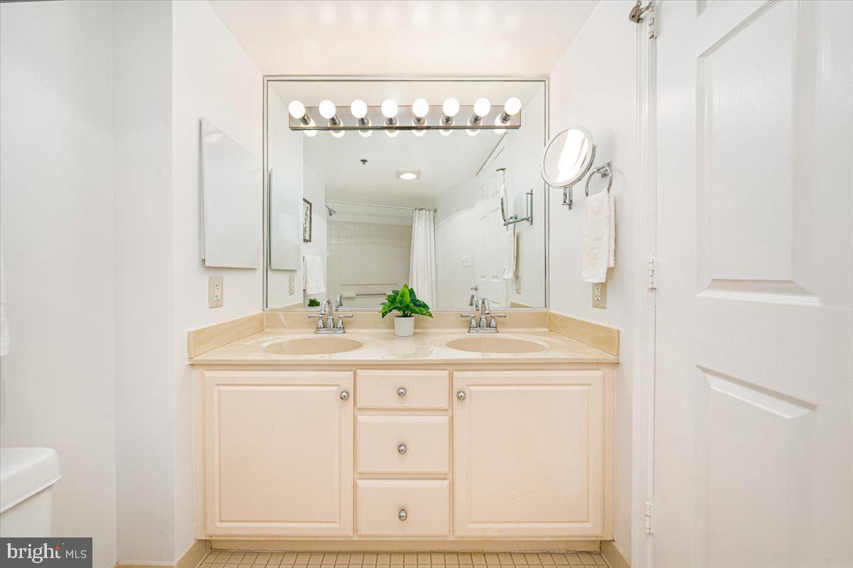 LEISURE WORLD - Residential