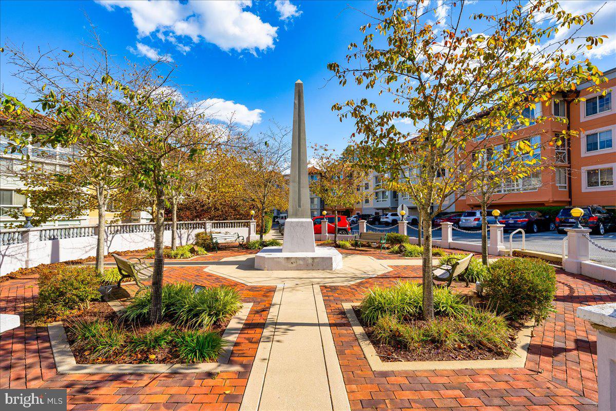 LEISURE WORLD - Residential