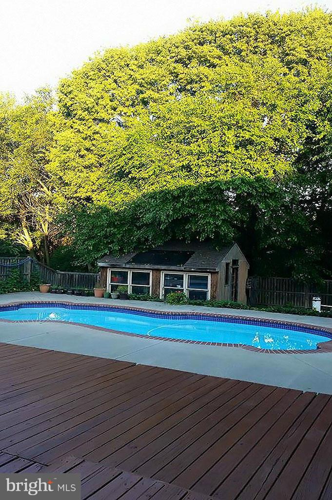 DOGWOOD MANOR - Residential