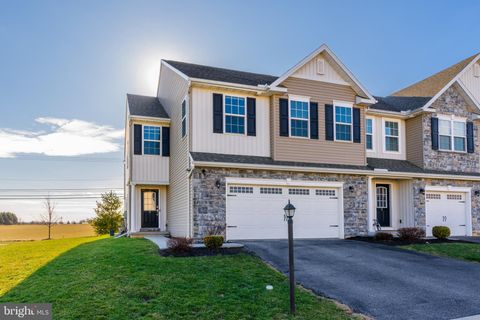 Townhouse For Sale - 7 Simon Court Ct<br/> Cumberland County, MECHANICSBURG, PA 17050
