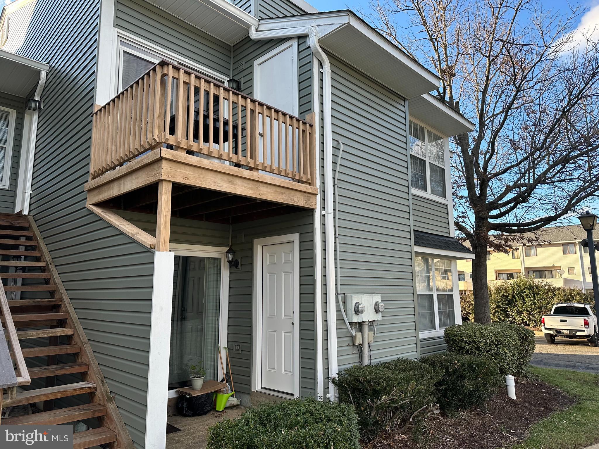 CLUSTERS AT WOODLAWN - Residential Lease