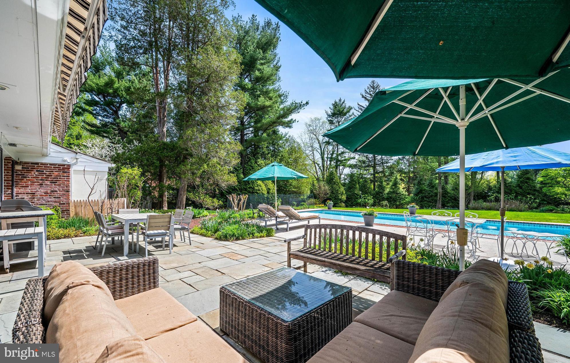 CHESTNUT HILL - Residential