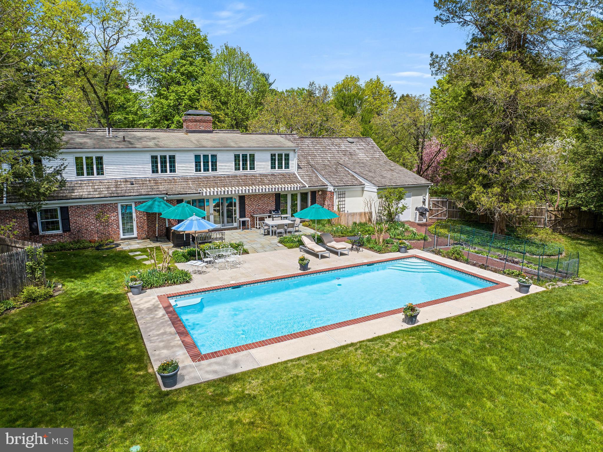 CHESTNUT HILL - Residential