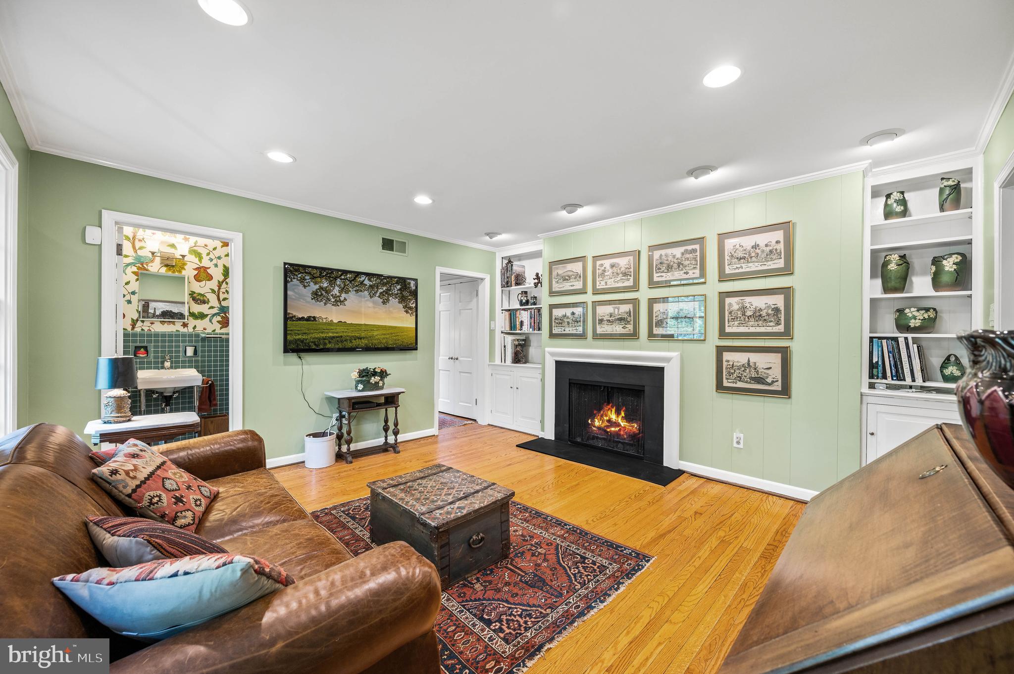 CHESTNUT HILL - Residential