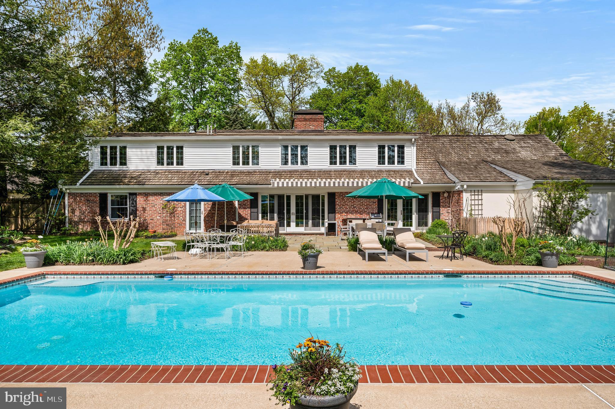 CHESTNUT HILL - Residential