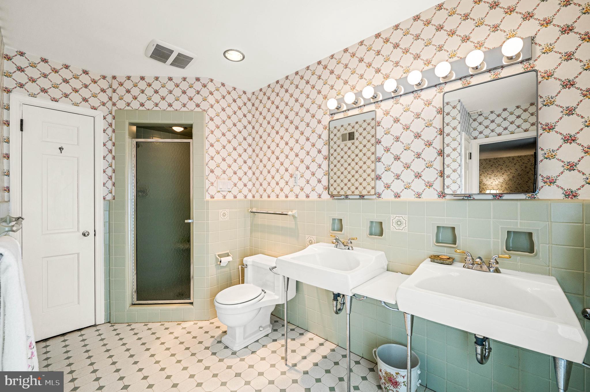 CHESTNUT HILL - Residential