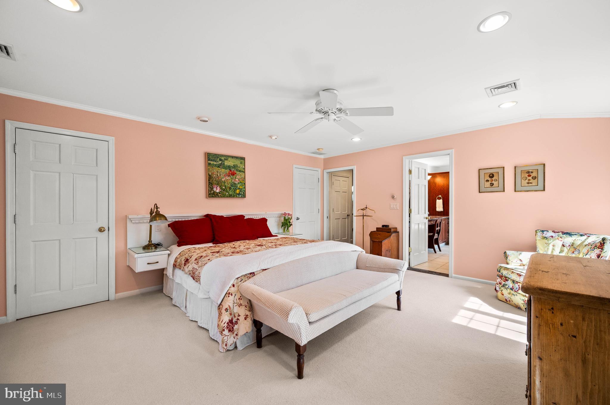 CHESTNUT HILL - Residential