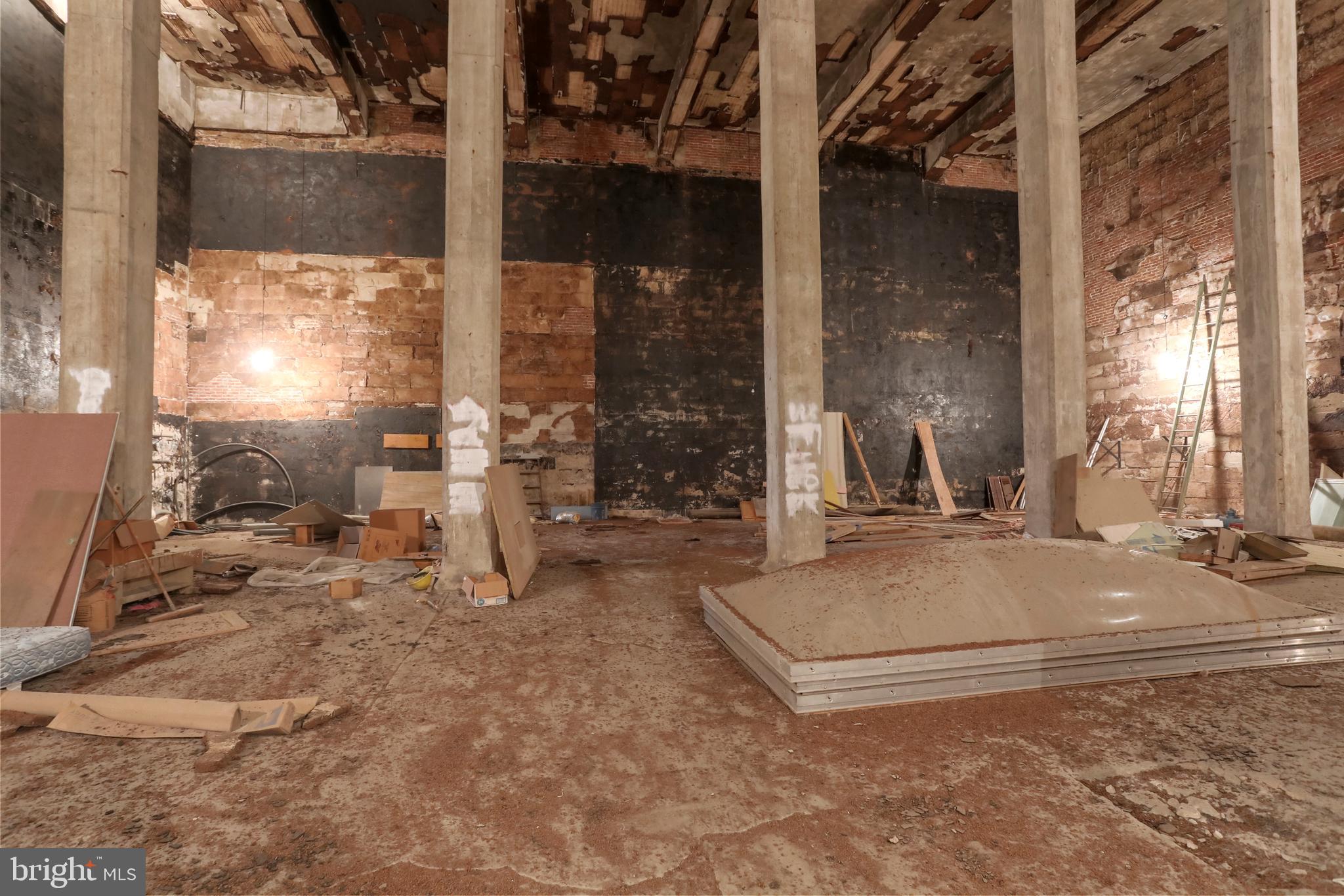 CHAMBERSBURG - Commercial Sale