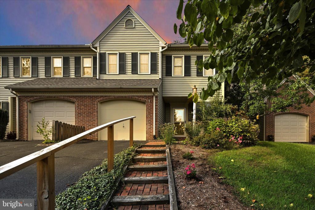 Photo of 3223 Pinewyn Circle, Lancaster, PA 17601 (MLS # PALA2041100)