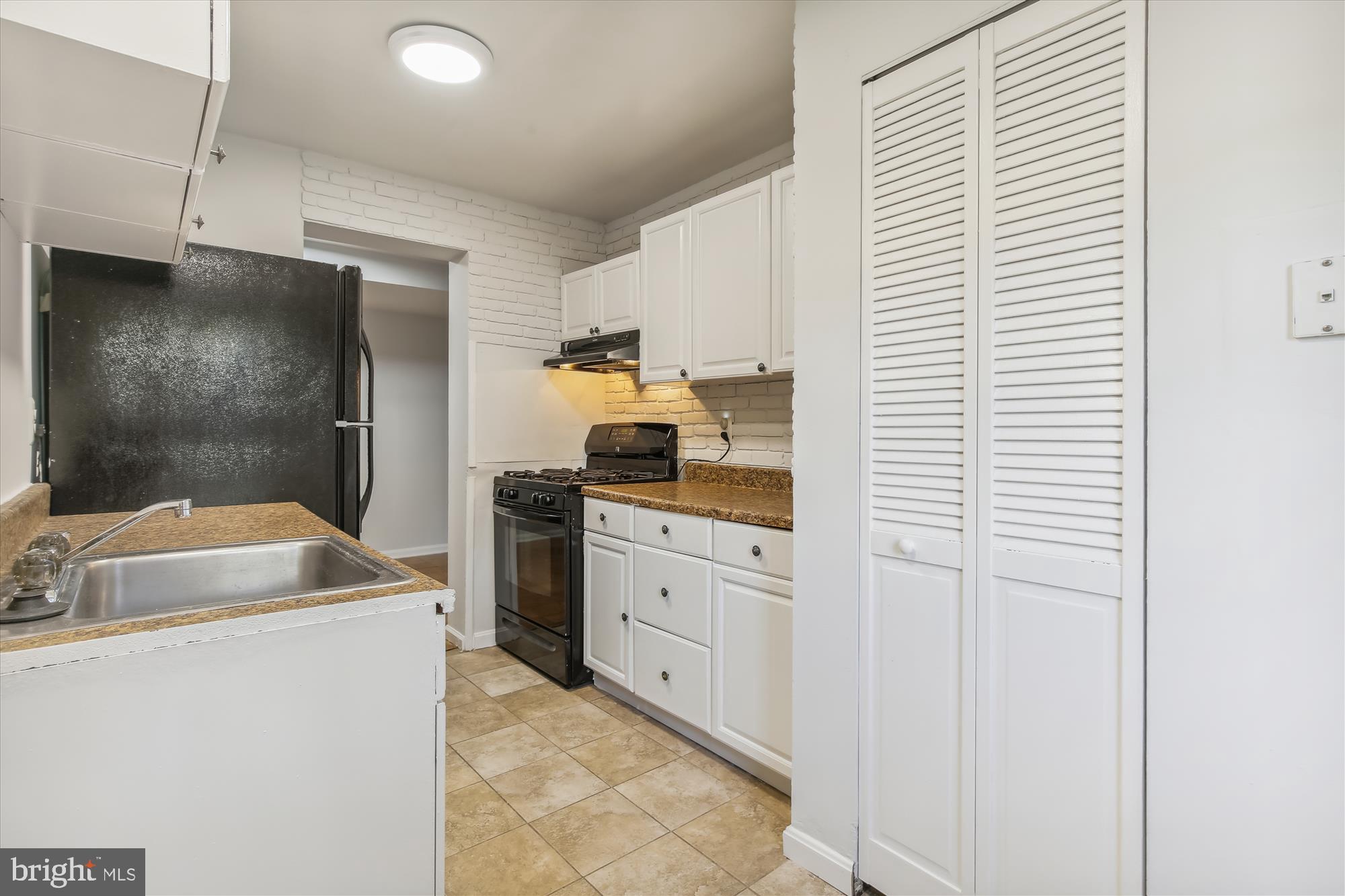 MAYFLOWER SQUARE - Residential