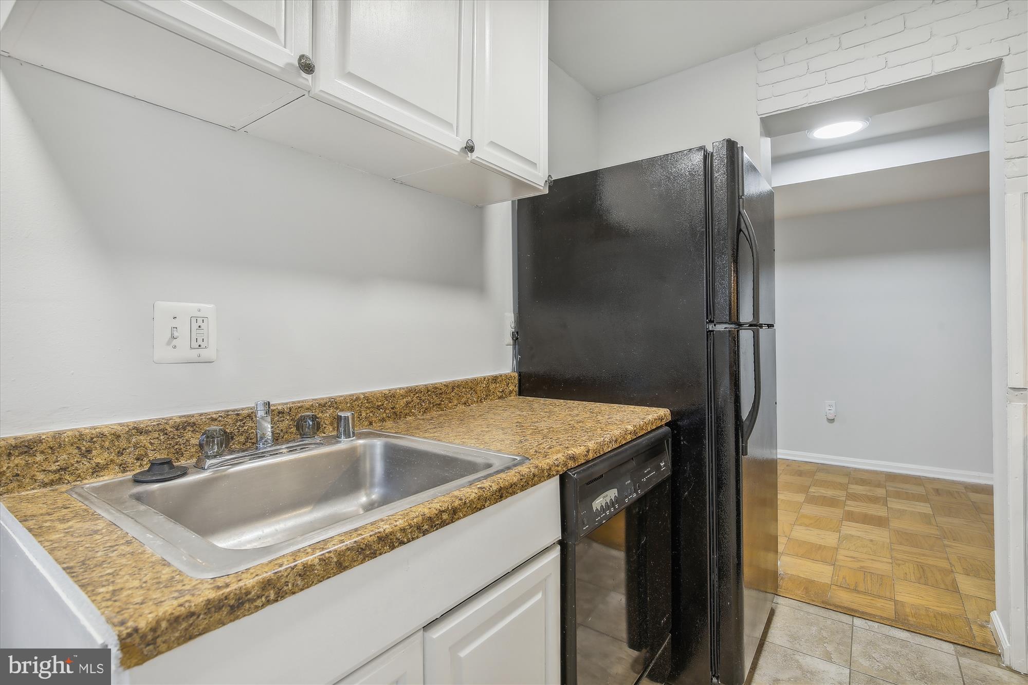 MAYFLOWER SQUARE - Residential