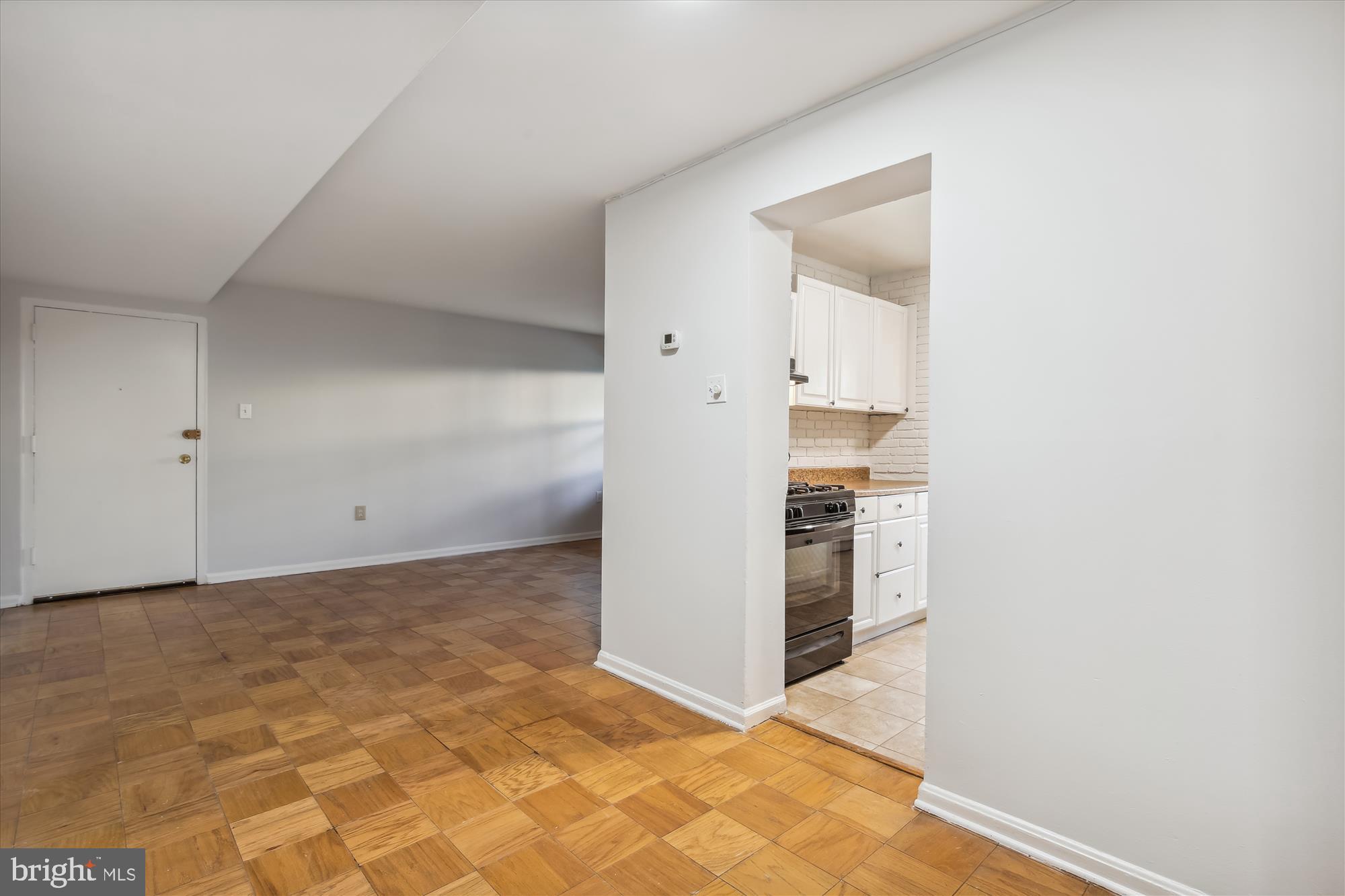 MAYFLOWER SQUARE - Residential