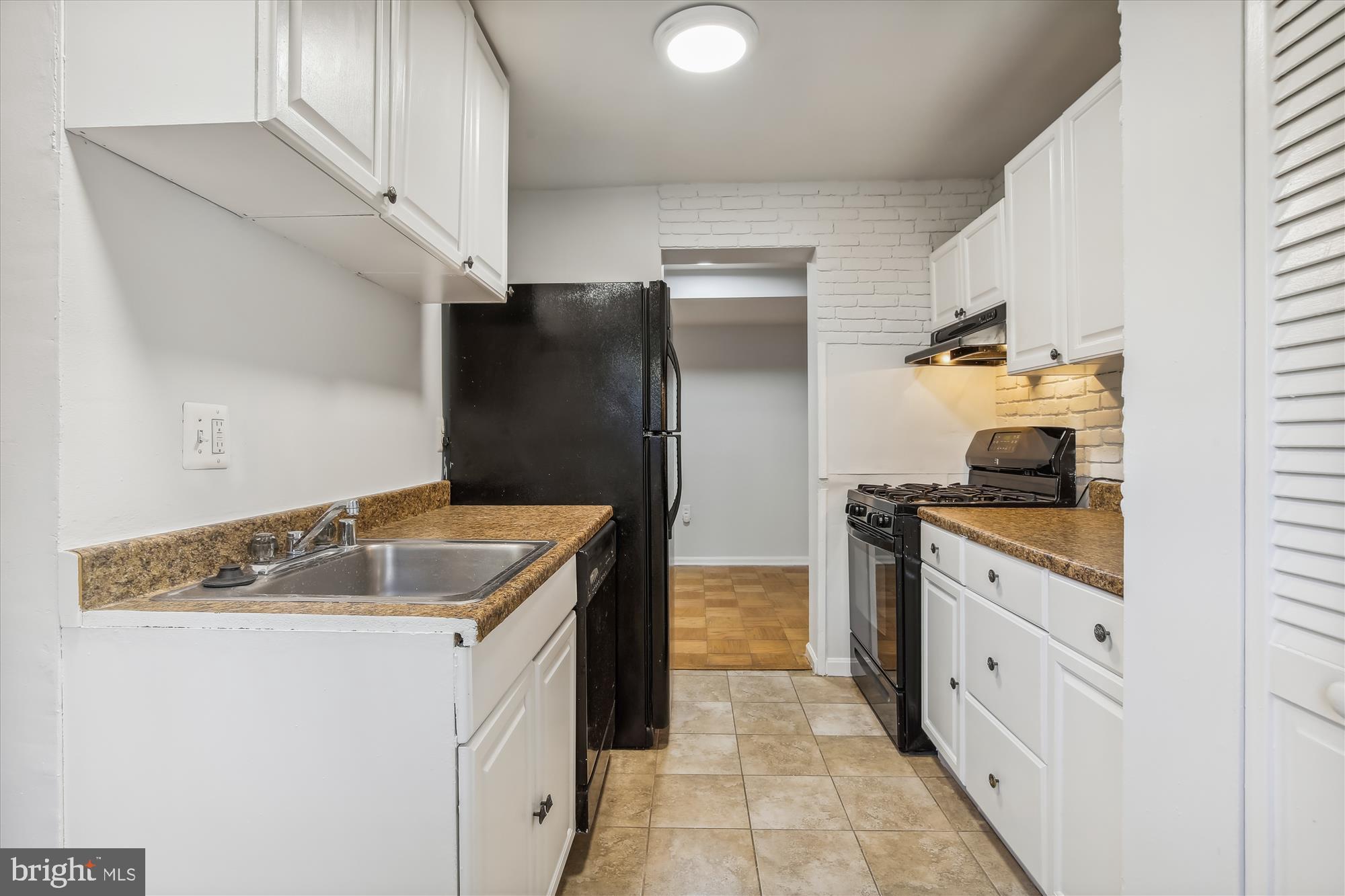 MAYFLOWER SQUARE - Residential