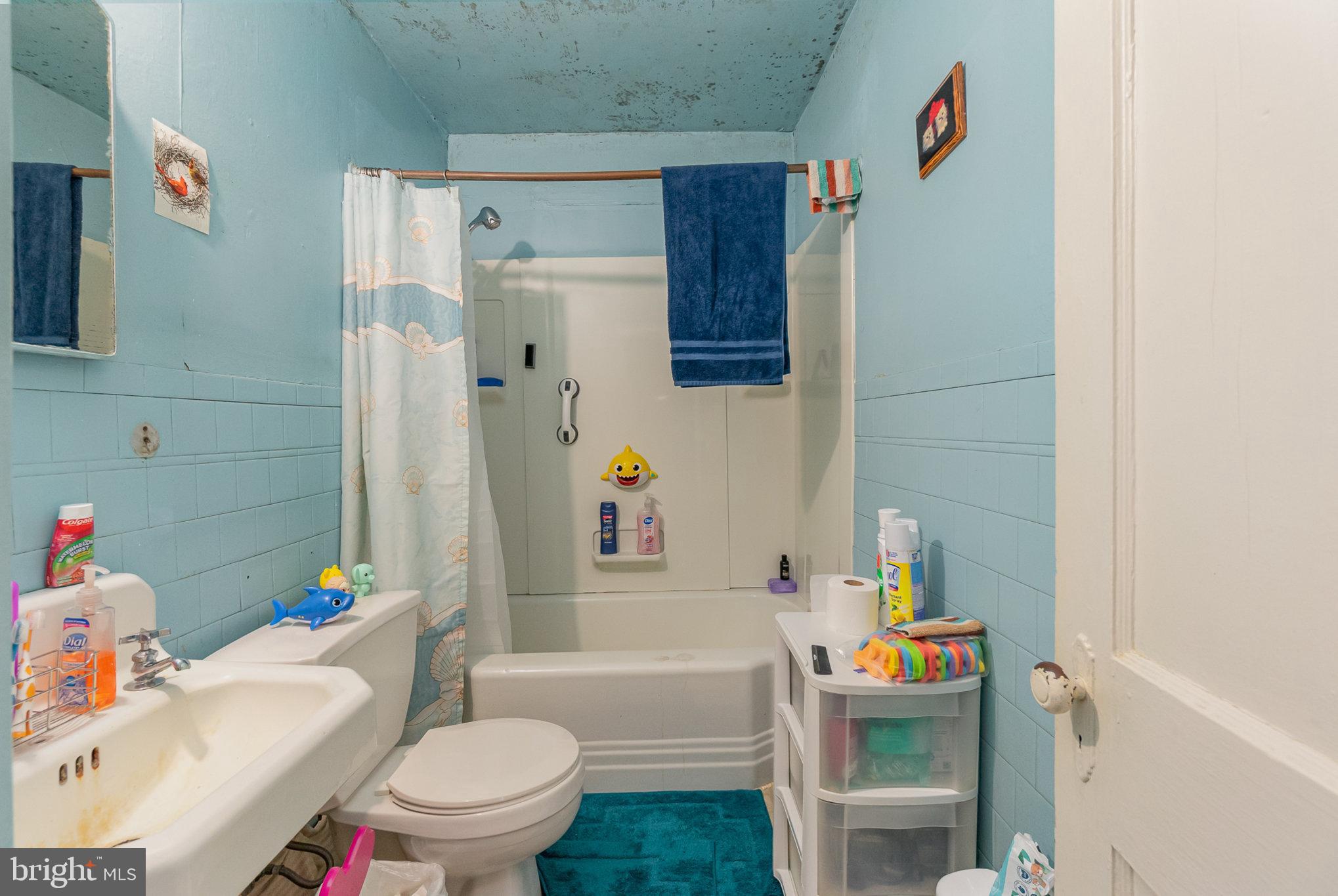 GRAY MANOR - Residential