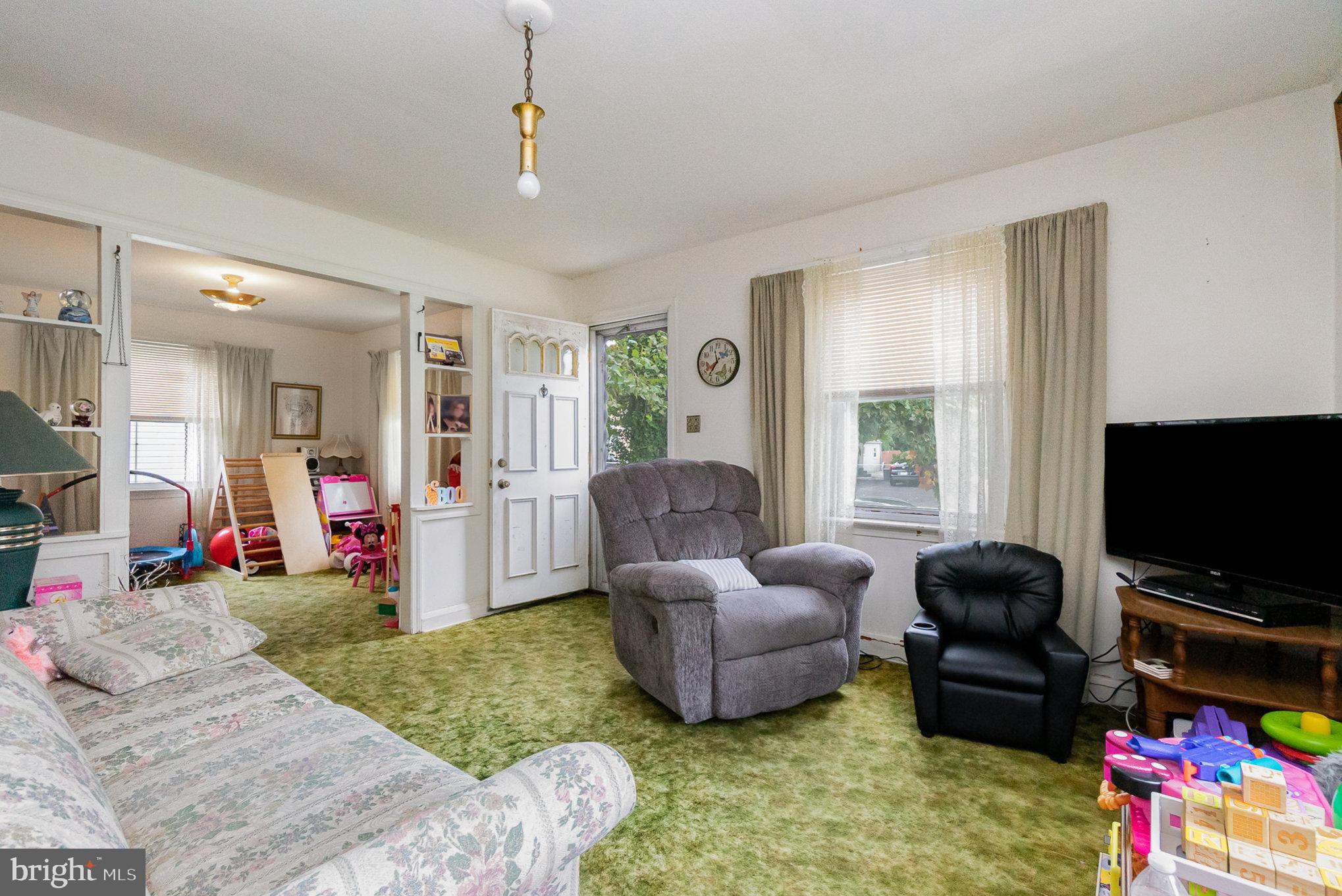 GRAY MANOR - Residential