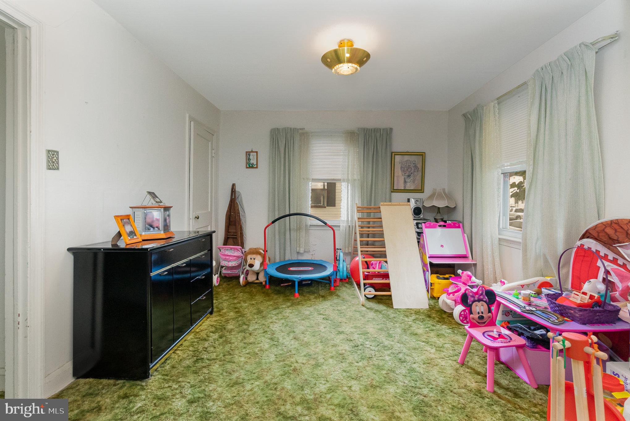 GRAY MANOR - Residential