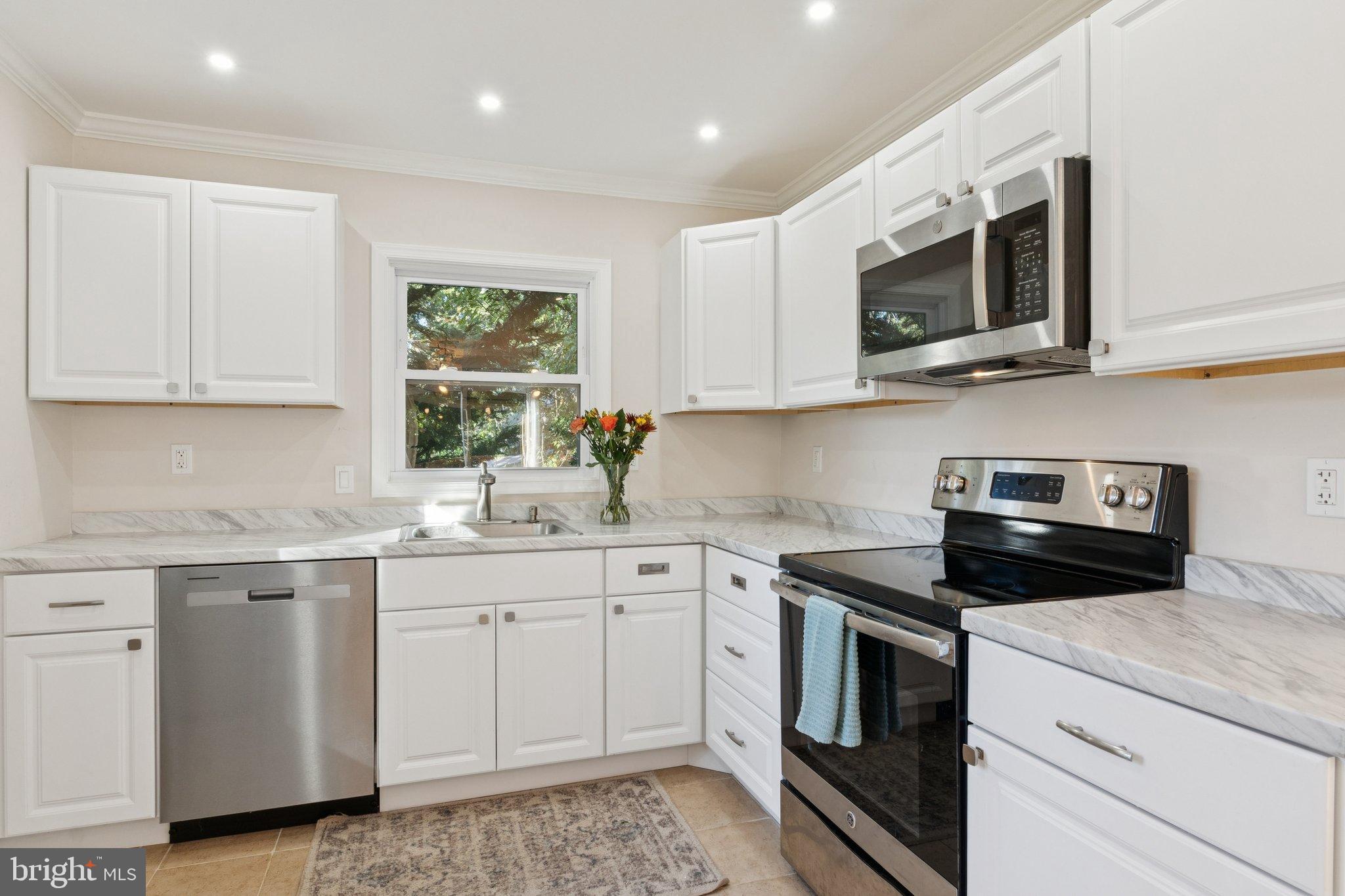 1247 RAMBLEWOOD DRIVE