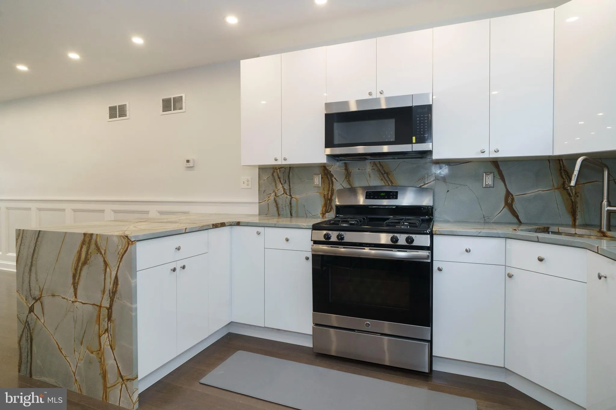 Philadelphia, Pennsylvania 19148, United States, 2 Bedrooms Bedrooms, ,1 BathroomBathrooms,Residential,Coming Soon,245303