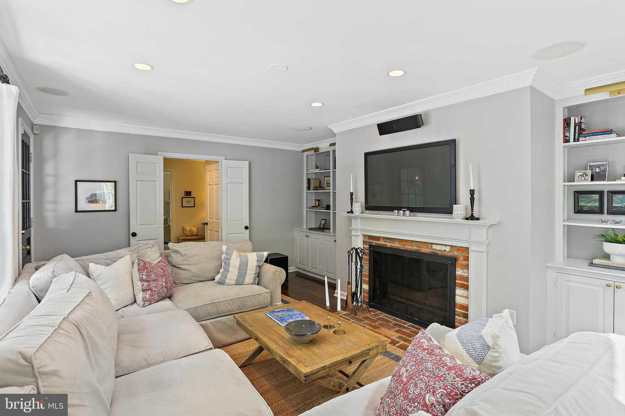 RIVER FALLS - Residential