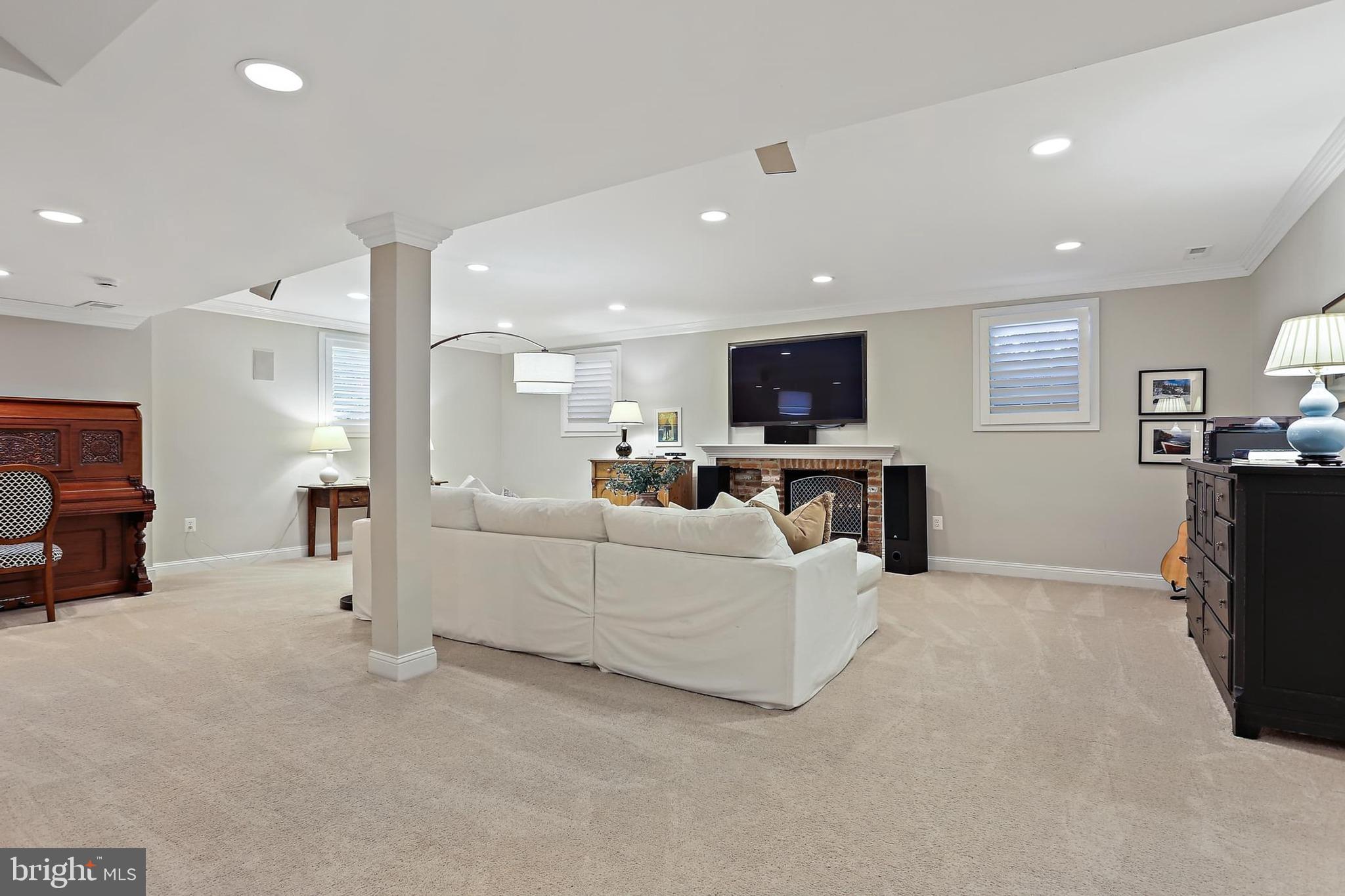 RIVER FALLS - Residential