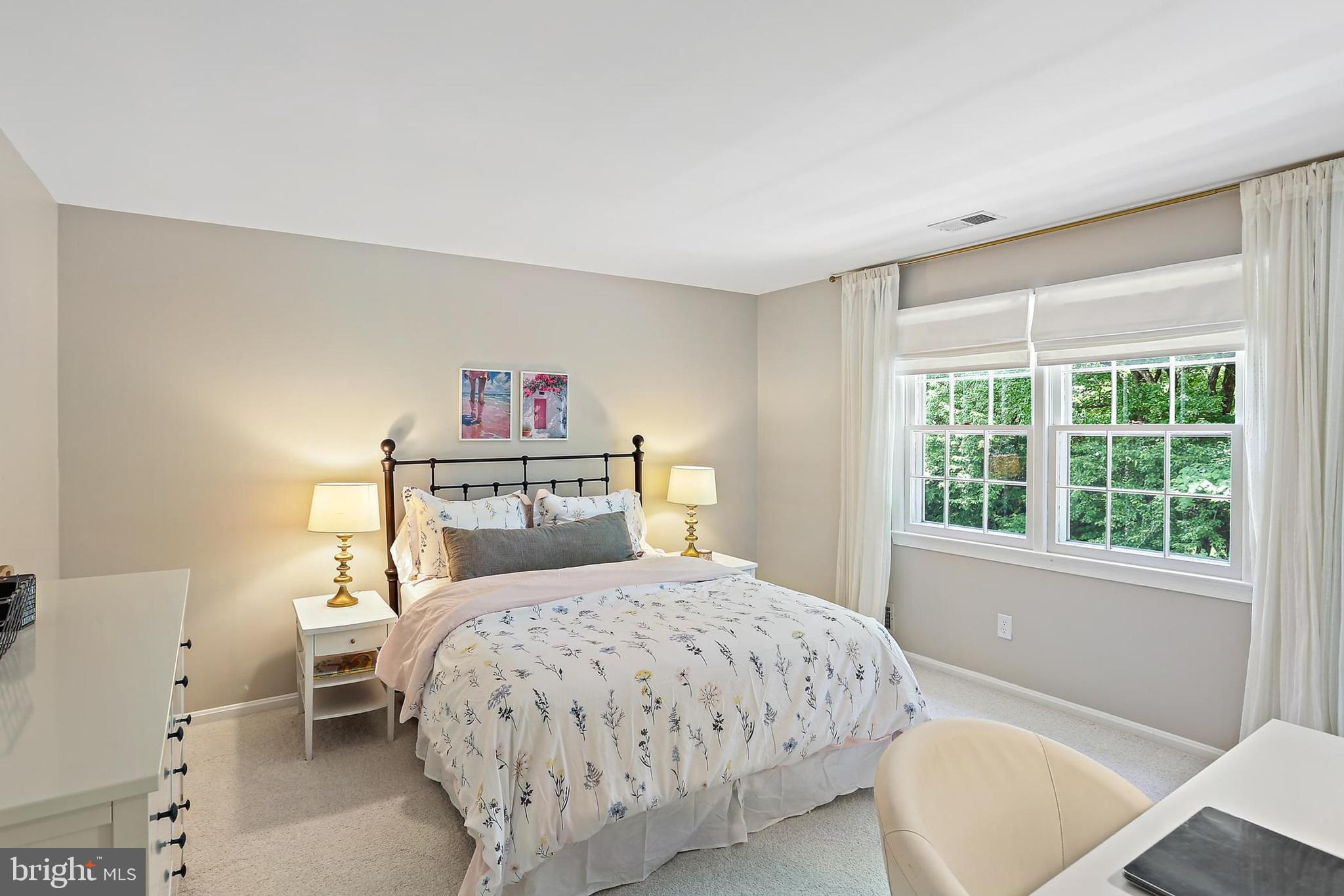 RIVER FALLS - Residential