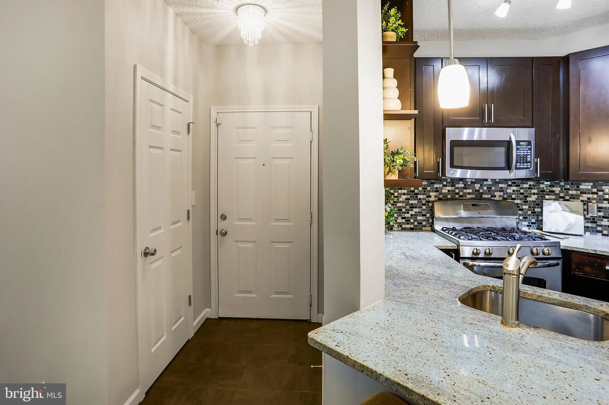 Fairfax, Virginia 22033, United States, 2 Bedrooms Bedrooms, ,2 BathroomsBathrooms,Residential,Contingent,157595