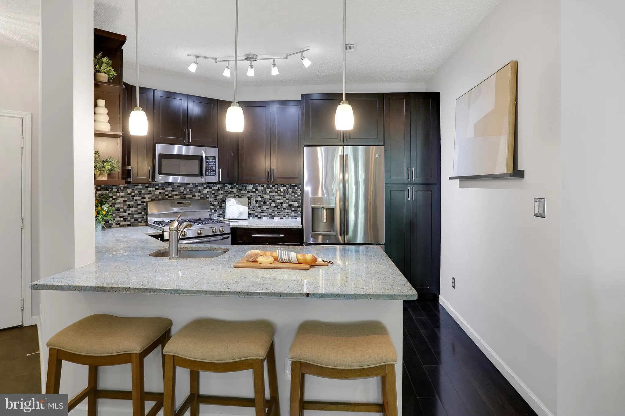 Fairfax, Virginia 22033, United States, 2 Bedrooms Bedrooms, ,2 BathroomsBathrooms,Residential,Contingent,157595