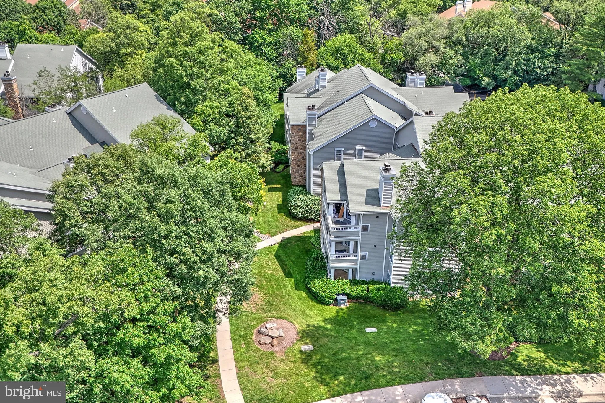 Fairfax, Virginia 22033, United States, 2 Bedrooms Bedrooms, ,2 BathroomsBathrooms,Residential,Contingent,157595