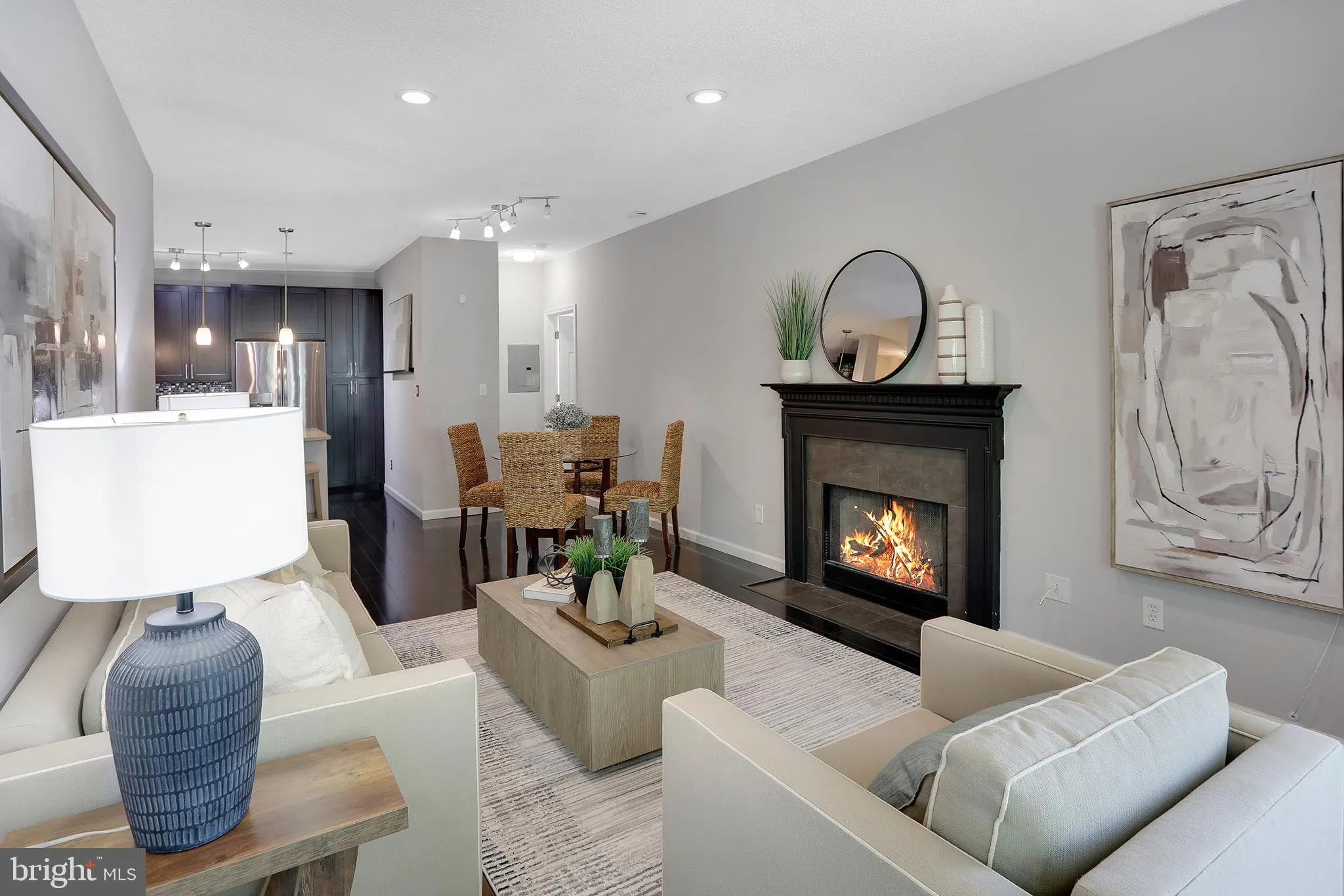 Fairfax, Virginia 22033, United States, 2 Bedrooms Bedrooms, ,2 BathroomsBathrooms,Residential,Contingent,157595