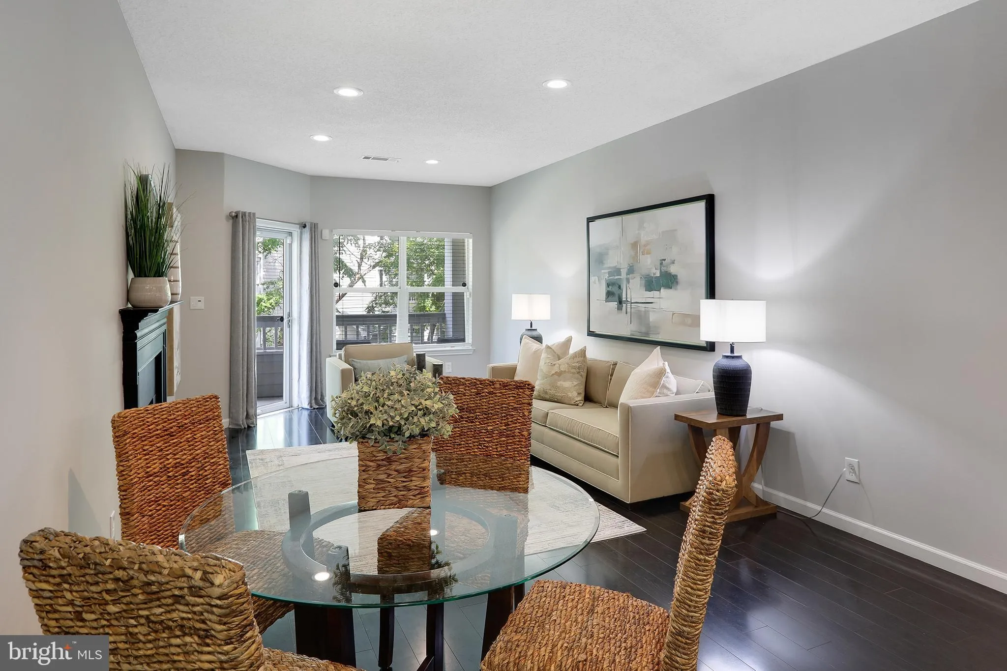 Fairfax, Virginia 22033, United States, 2 Bedrooms Bedrooms, ,2 BathroomsBathrooms,Residential,Contingent,157595