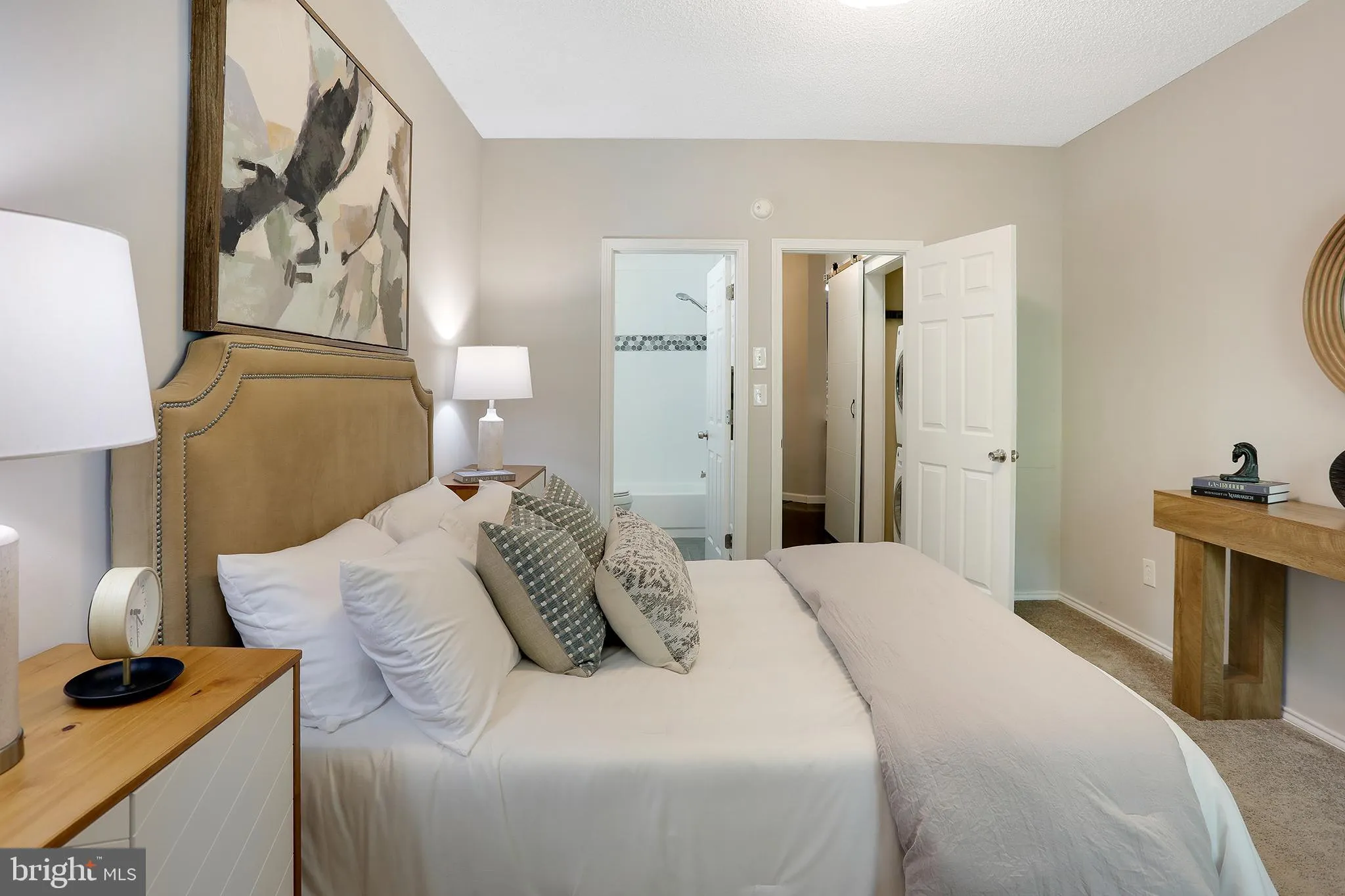 Fairfax, Virginia 22033, United States, 2 Bedrooms Bedrooms, ,2 BathroomsBathrooms,Residential,Contingent,157595