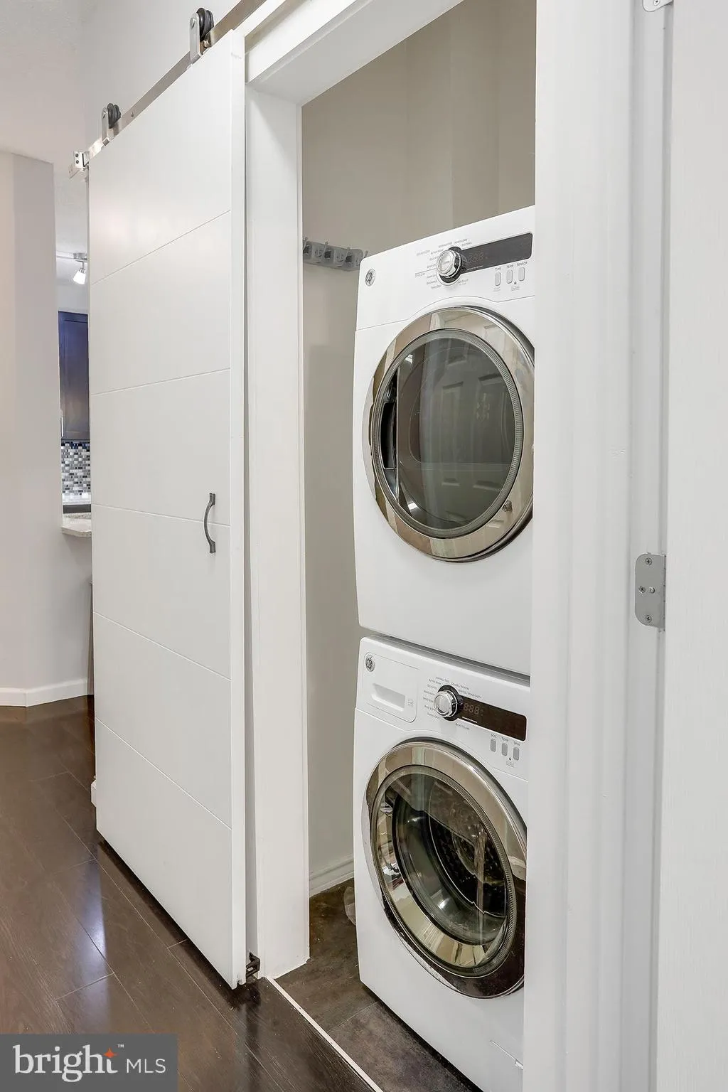 Fairfax, Virginia 22033, United States, 2 Bedrooms Bedrooms, ,2 BathroomsBathrooms,Residential,Contingent,157595