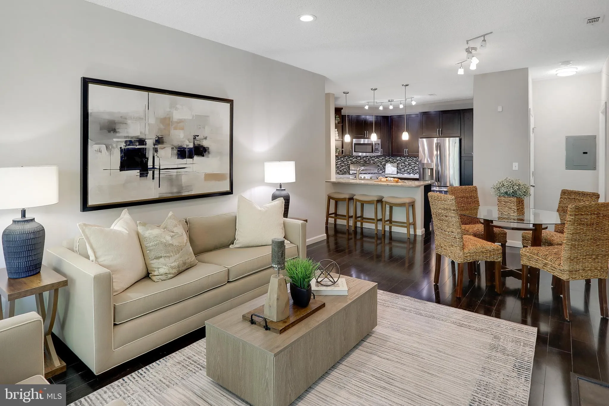 Fairfax, Virginia 22033, United States, 2 Bedrooms Bedrooms, ,2 BathroomsBathrooms,Residential,Contingent,157595