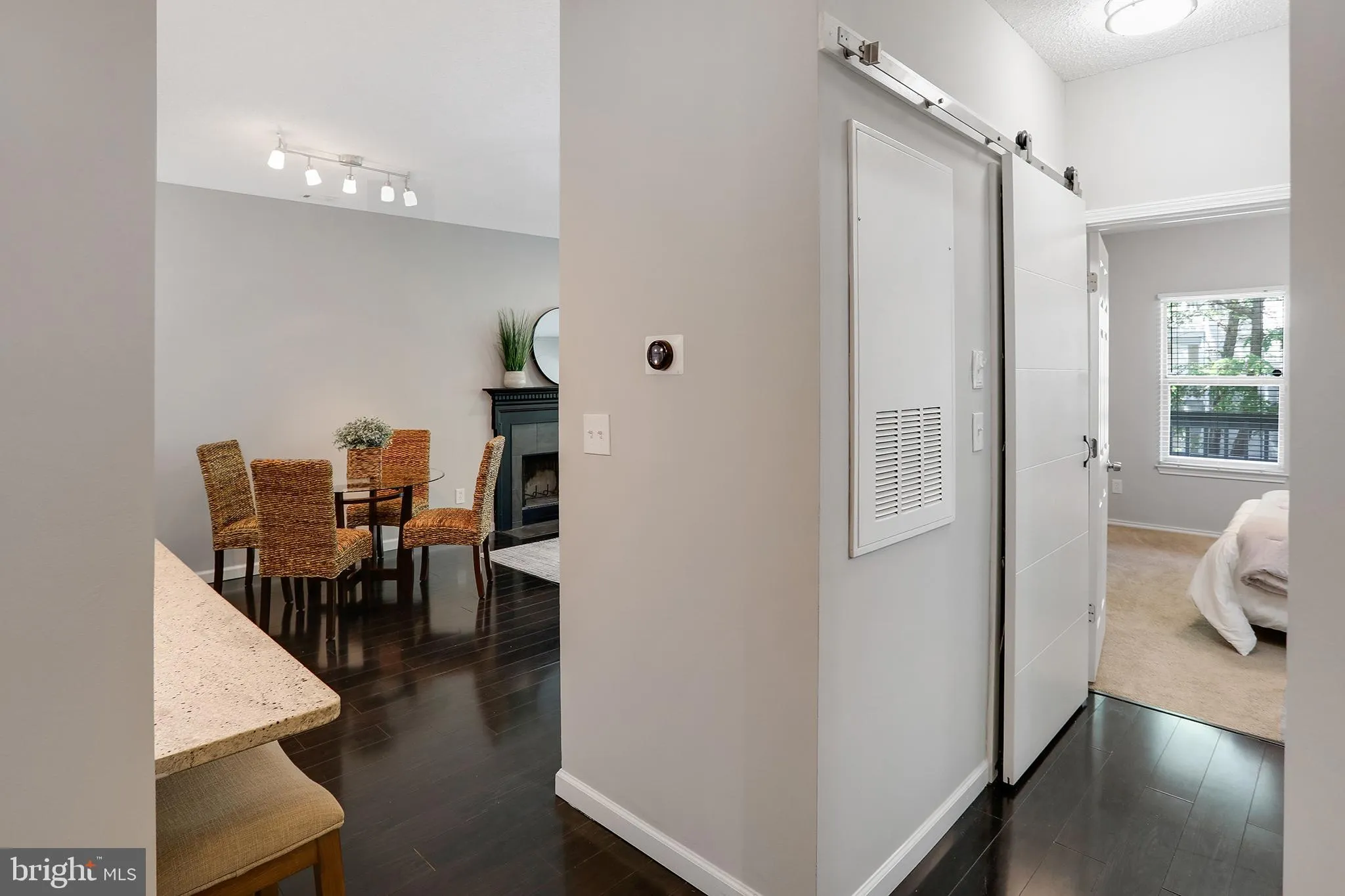 Fairfax, Virginia 22033, United States, 2 Bedrooms Bedrooms, ,2 BathroomsBathrooms,Residential,Contingent,157595