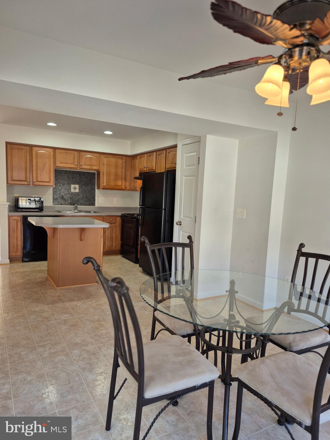 LAKELAND PLACE - Residential Lease